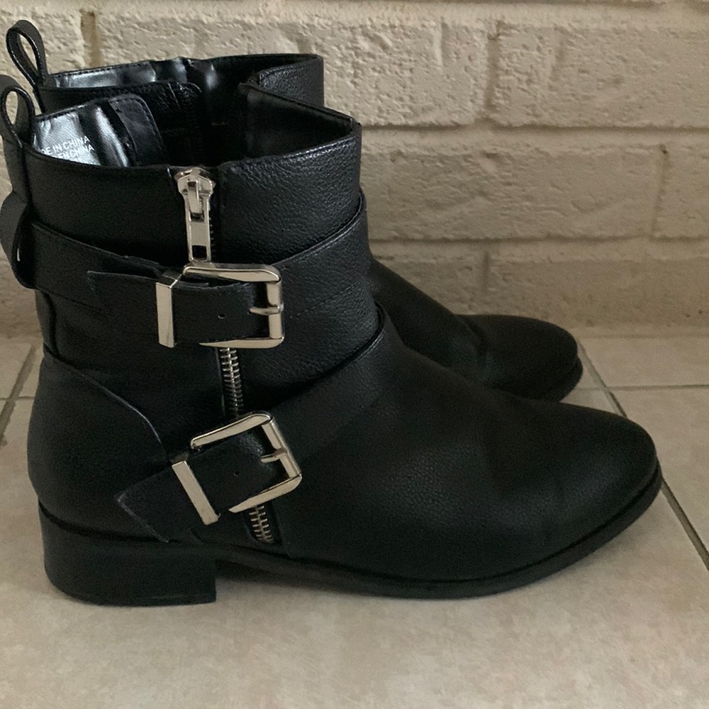 Forever 21 Black boots with Silver buckle